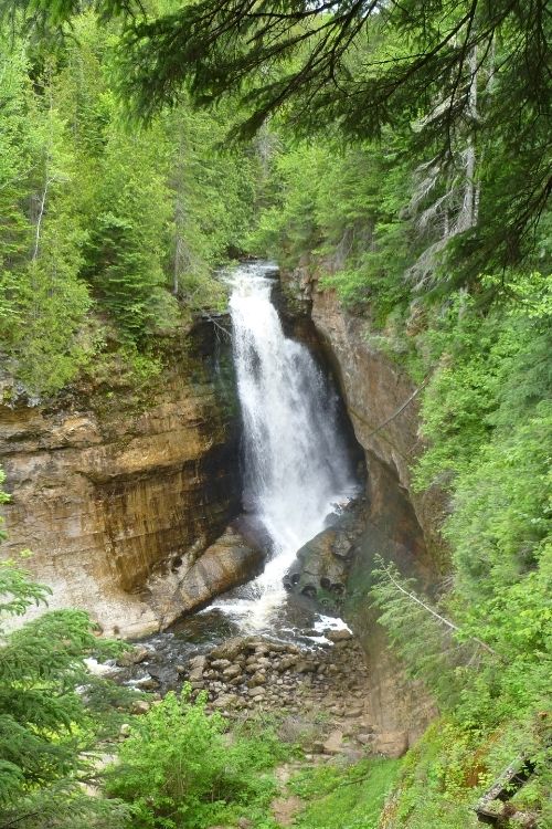 Best Michigan Hikes for Families - Miners Falls Trail at Pictured Rocks National Lakeshore (Munising, MI)
